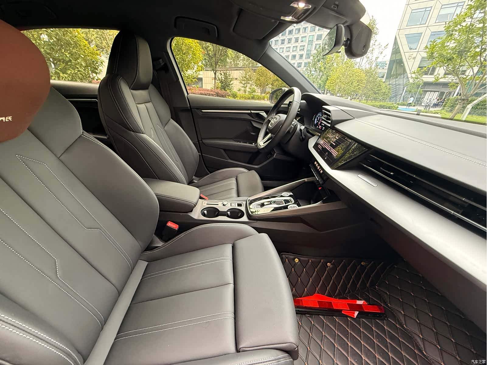 Audi Flying Spur, 2025 9