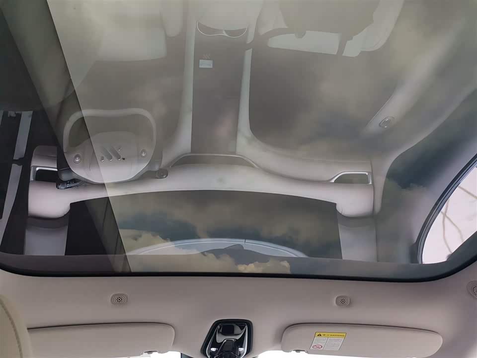 IM Motors Zhiji LS6 IM Motors Zhiji LS6