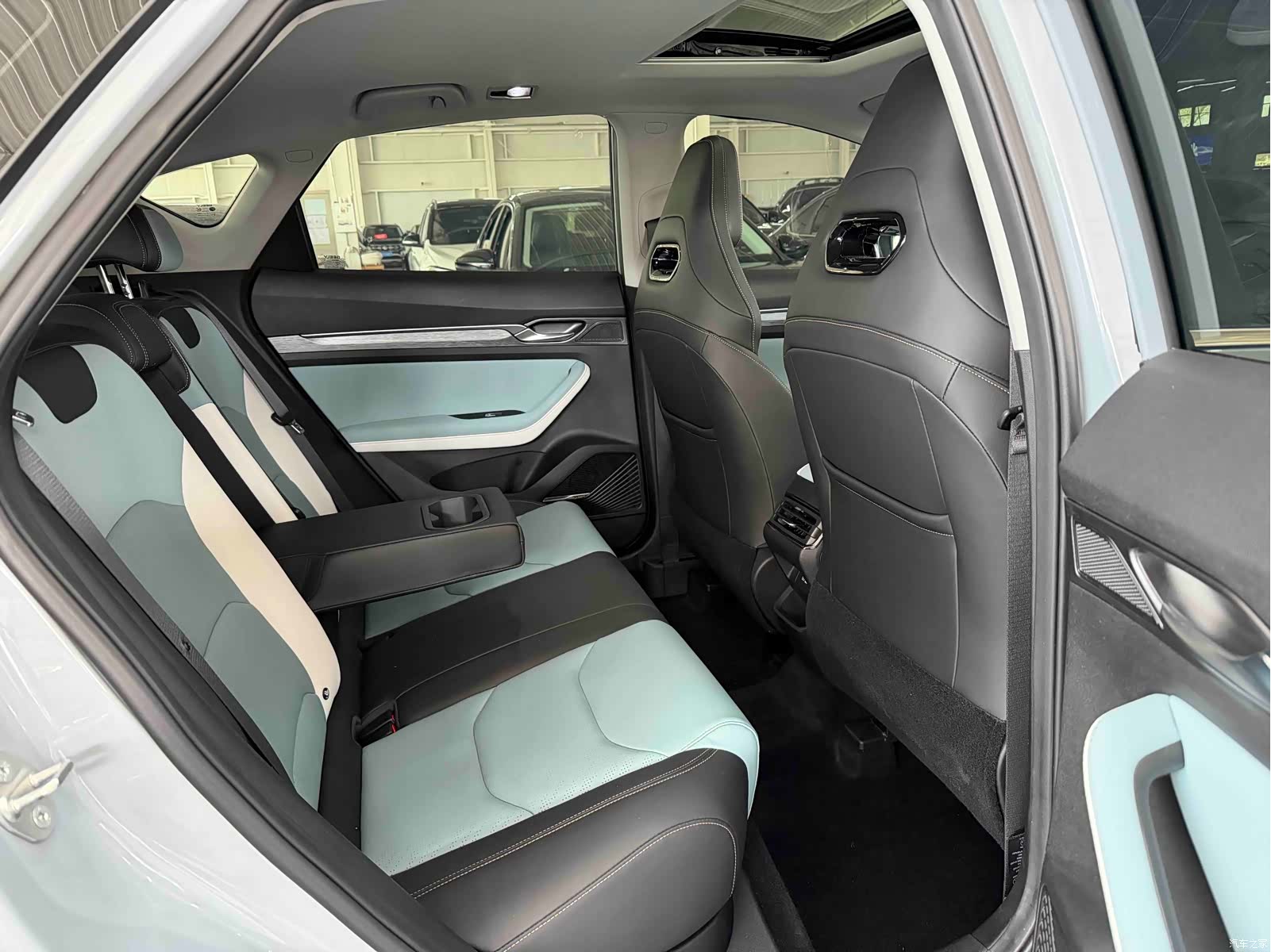 Geely Emgrand, 2022 16