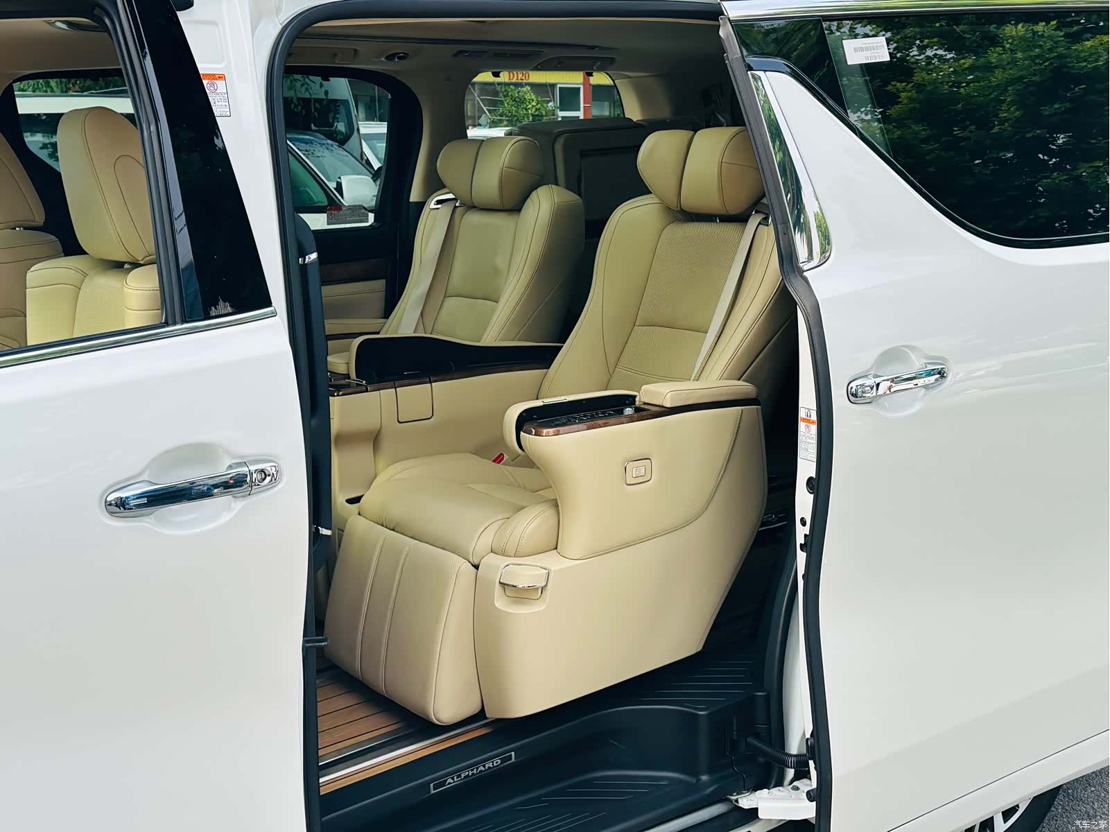 Toyota Alphard, 2018 9