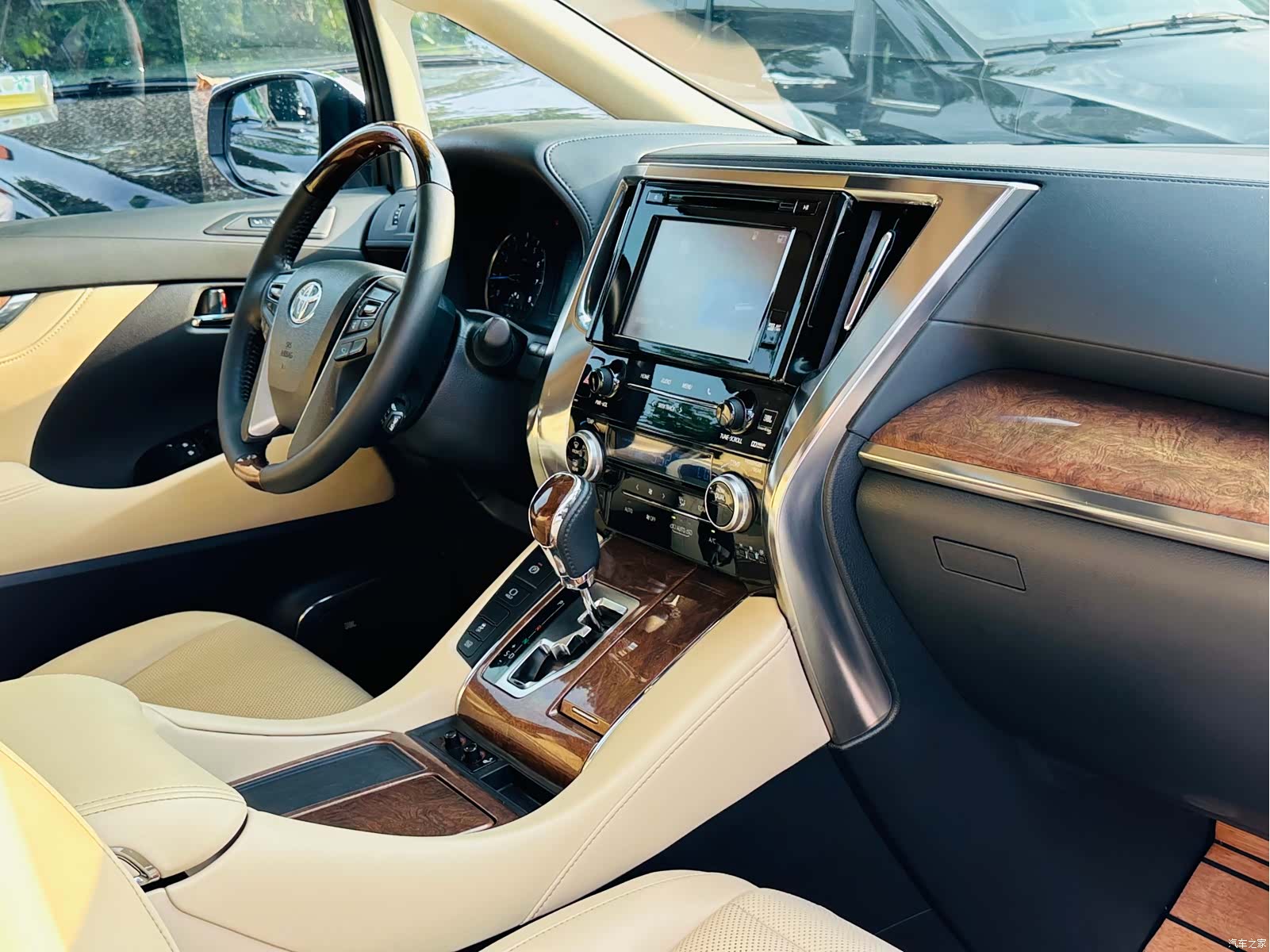 Toyota Alphard, 2018 26