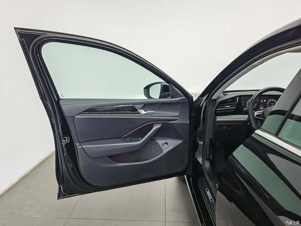 Volkswagen Magotan, 2025 8