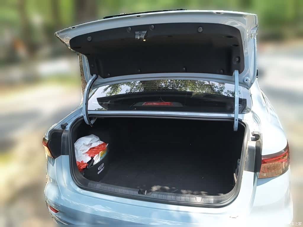 Geely Emgrand, 2023 10