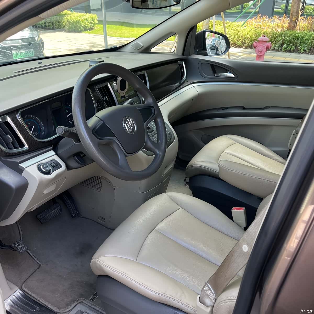 Buick GL8, 2011 9