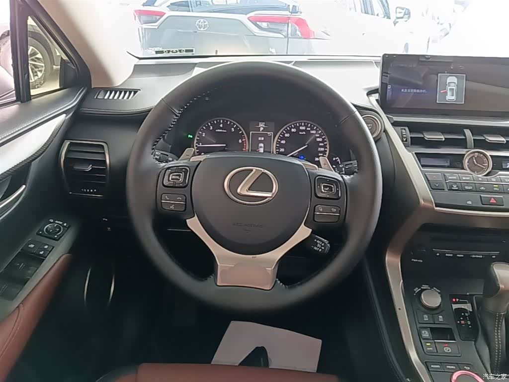 Lexus NX, 2015 11