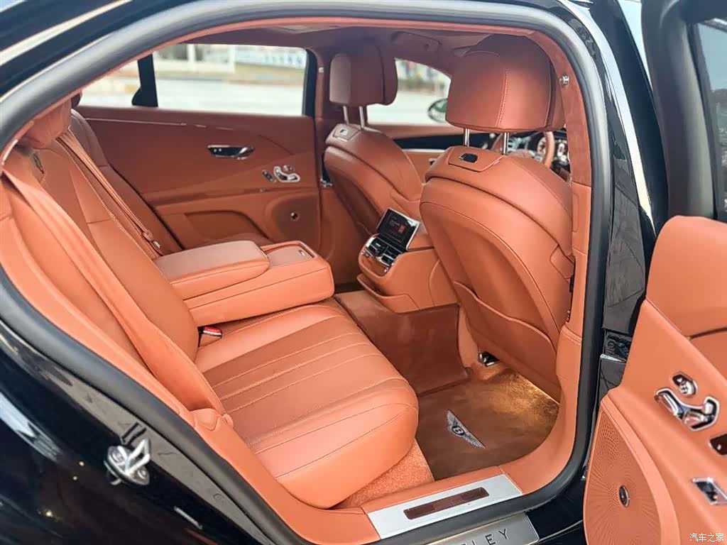 Bentley Flying Spur, 2023 7
