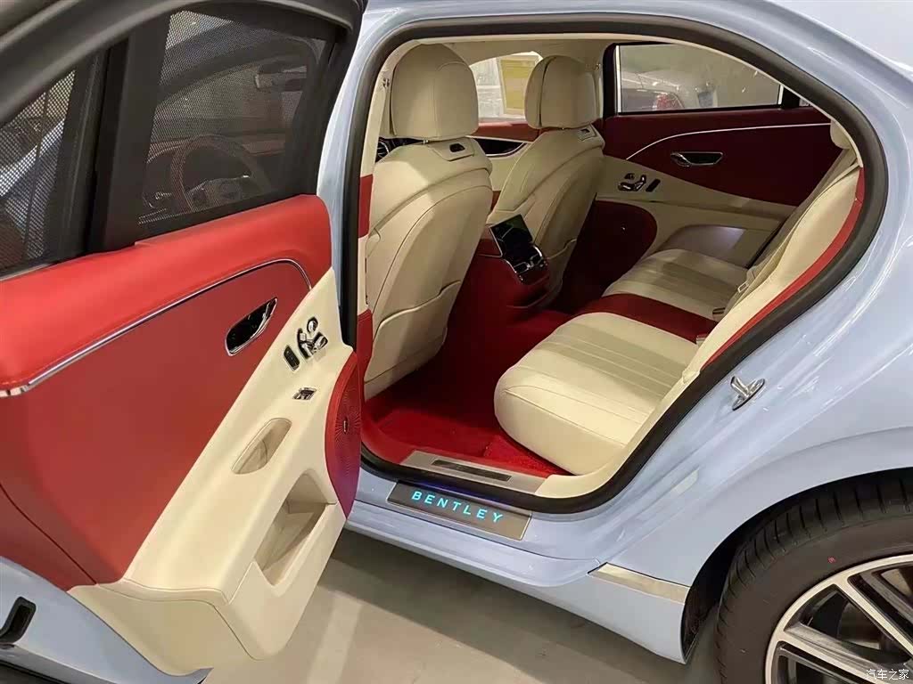 Bentley Flying Spur, 2024 3