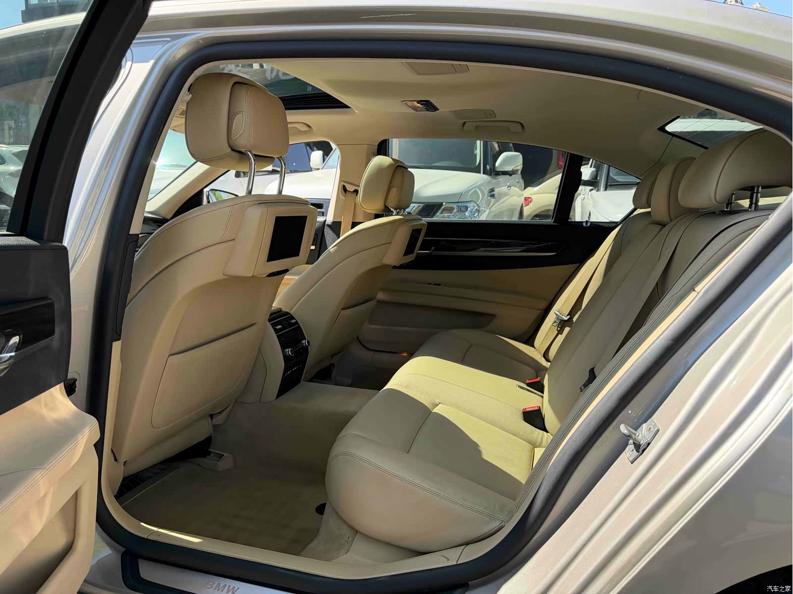 BMW 7 Series, 2011 10