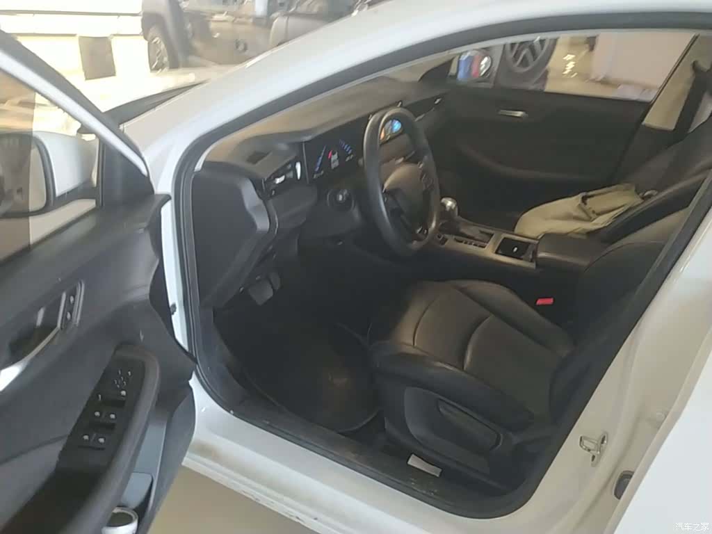 Roewe i5, 2025 16