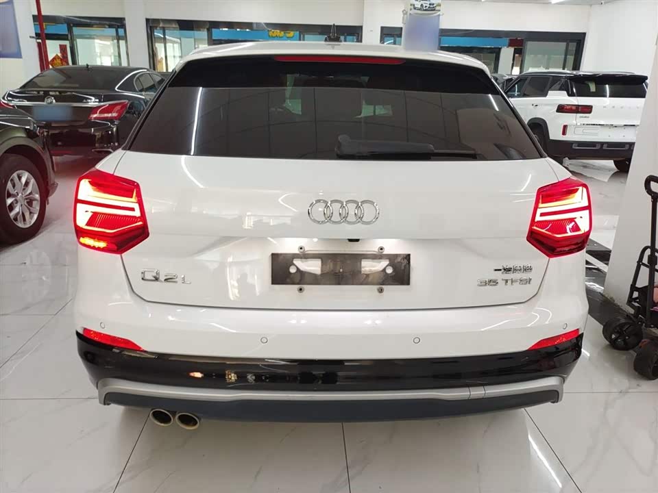 Audi Q2L