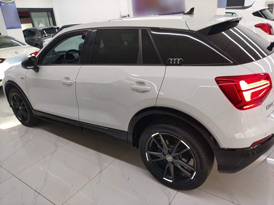 Audi Q2L
