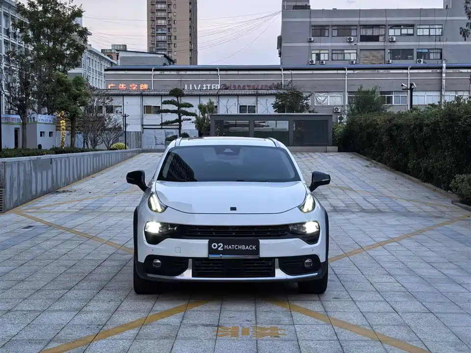 Lynk & Co 02