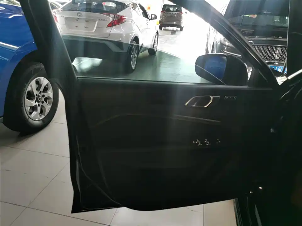 Lynk & Co 02 Hatchback