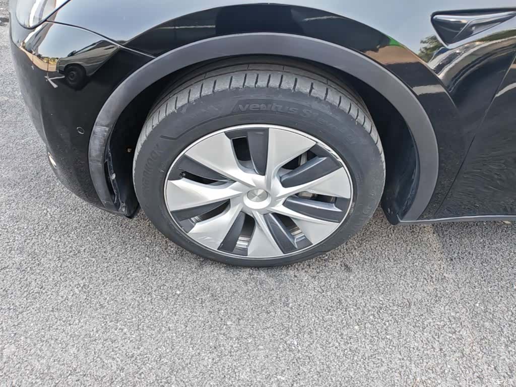 Tesla Model Y, 2023 23