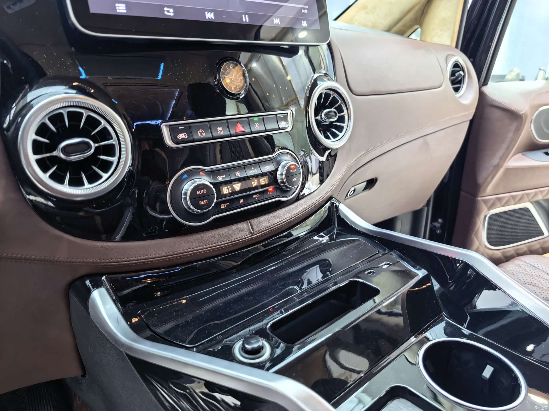 Mercedes-Benz VI, 2019 9