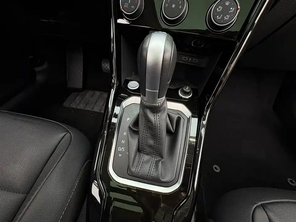 Volkswagen T-ROC exploring Songs