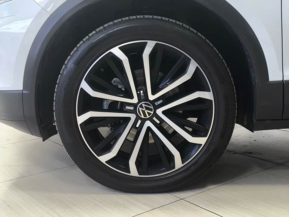 Volkswagen T-ROC exploring Songs