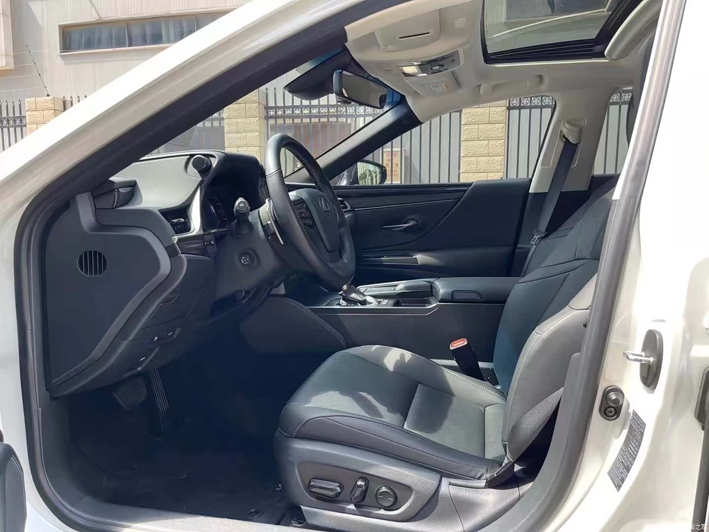 Lexus ES, 2020 4