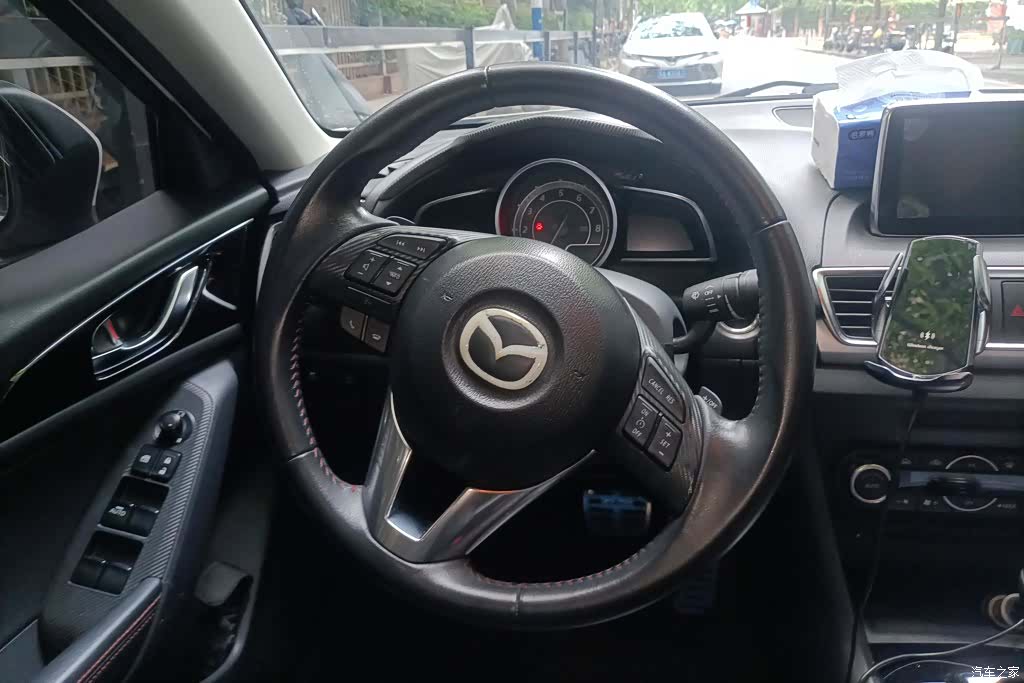 Mazda Mazda3, 2015 15