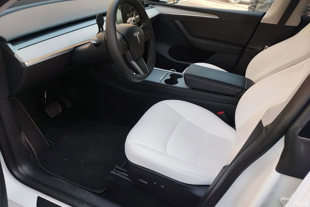 Tesla Model Y, 2024 9