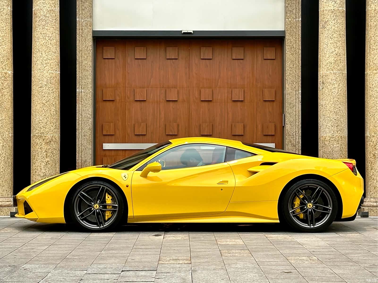 Ferrari 488, 2017 4
