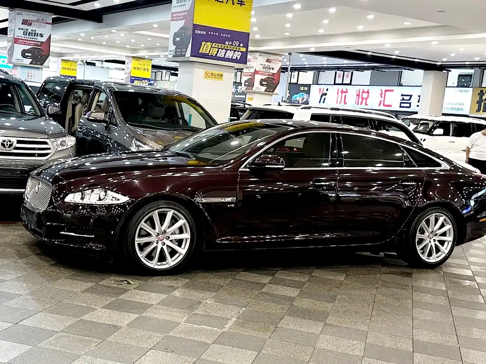 Jaguar XJ
