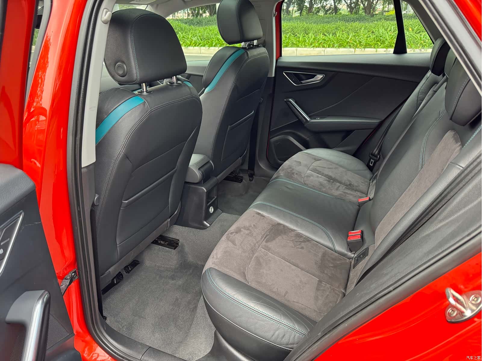 Audi Q2L, 2019 9