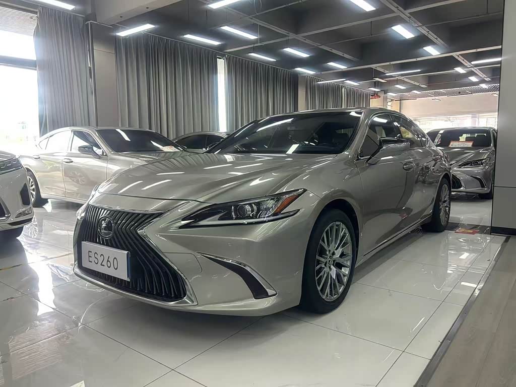 Lexus ES