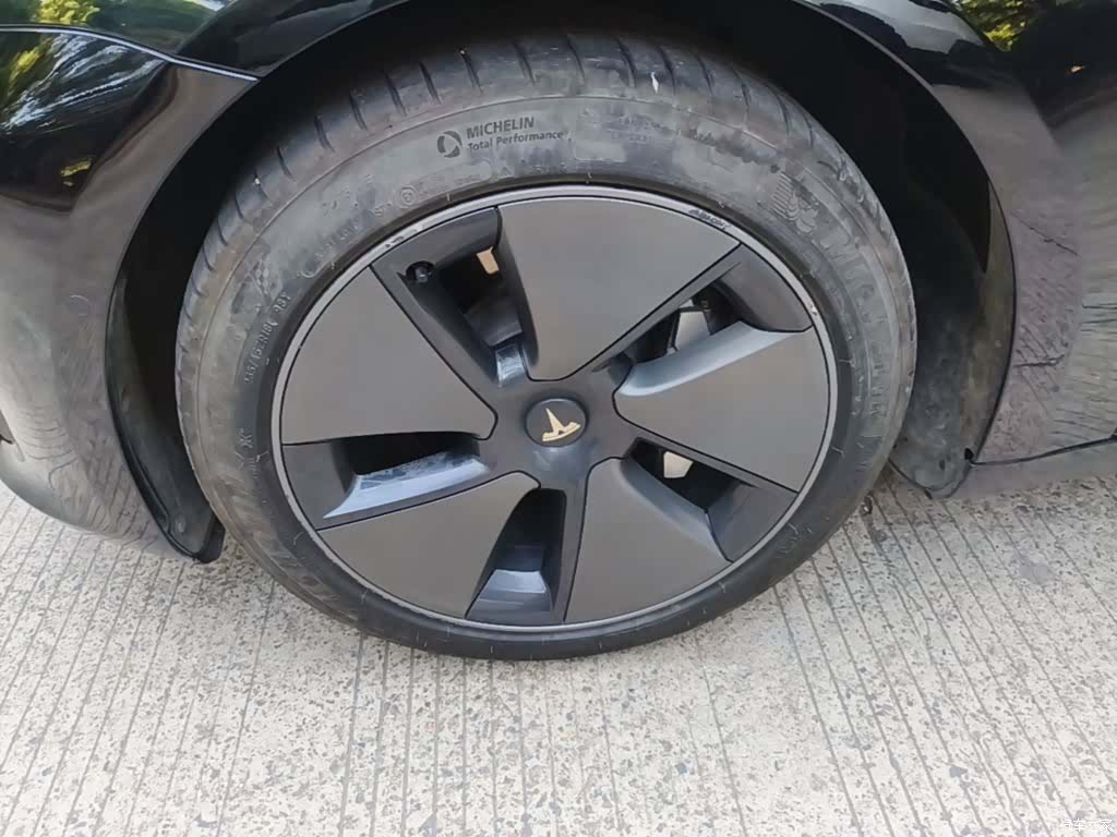 Tesla Model 3, 2022 25