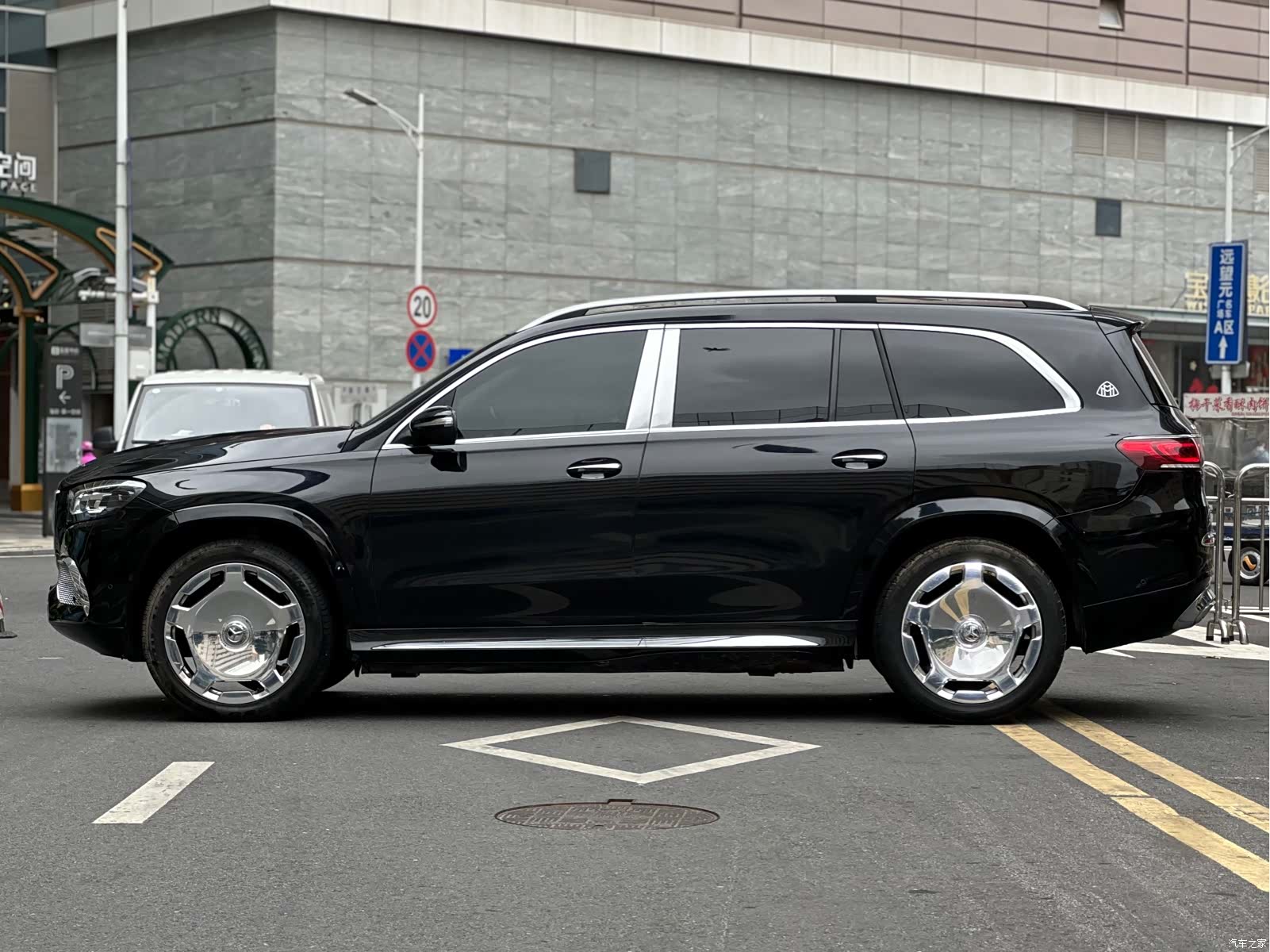Maybach GLS, 2022 4