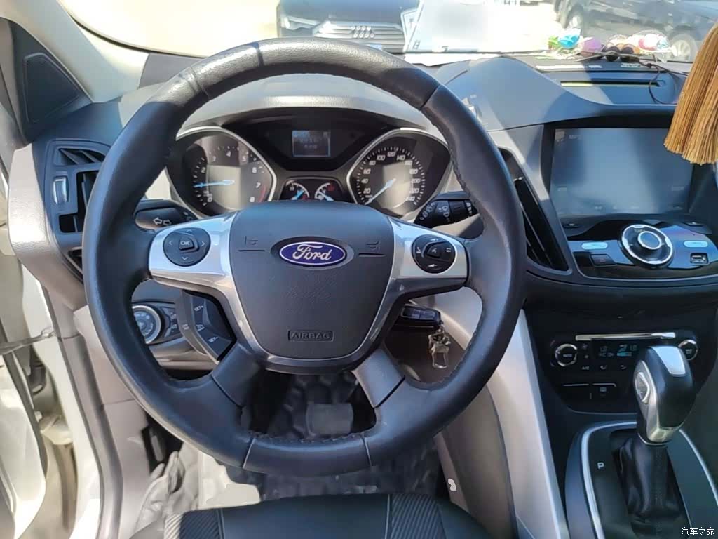 Ford Kuga, 2015 11