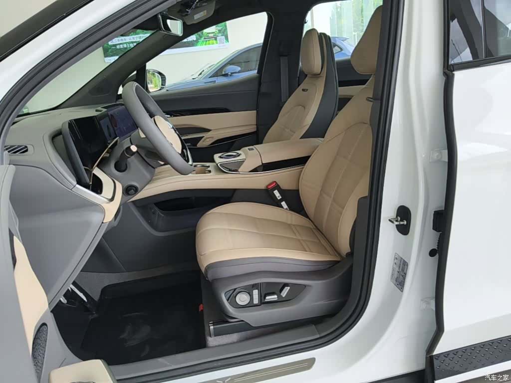 Hongqi 08, 2025 15