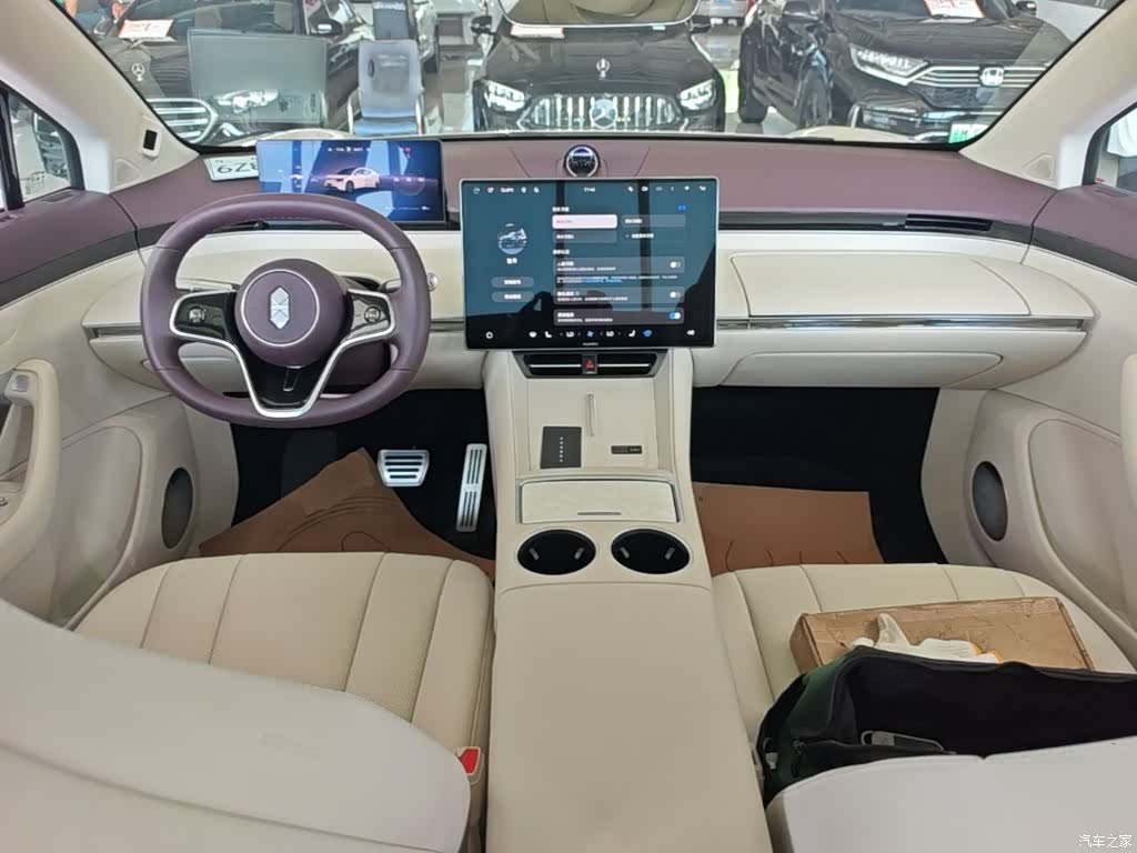 Luxeed R7, 2026 10