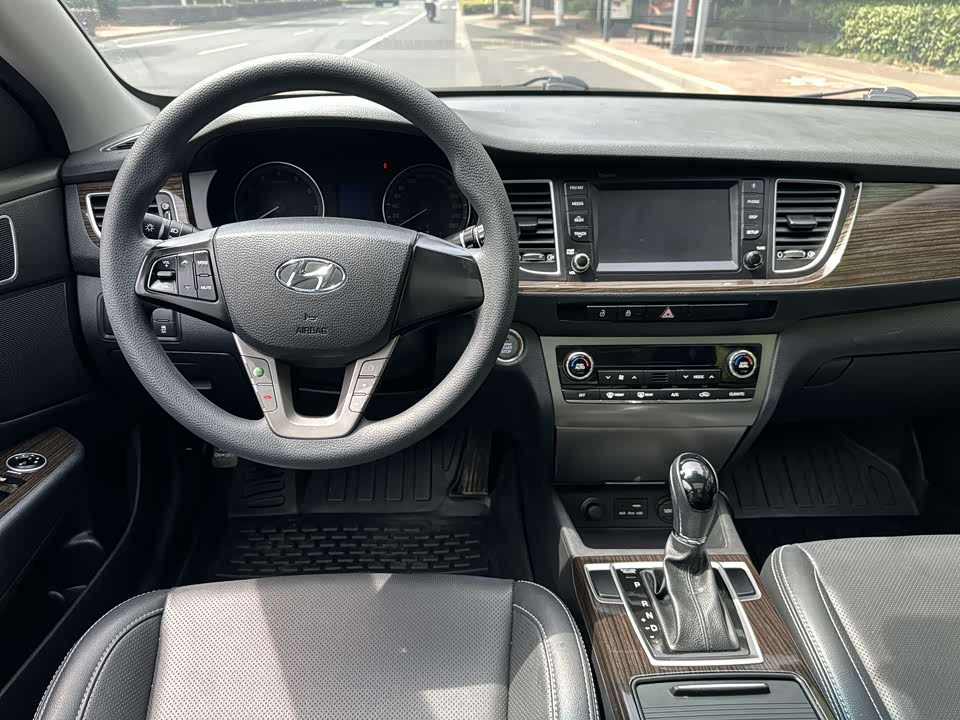 Hyundai Name picture