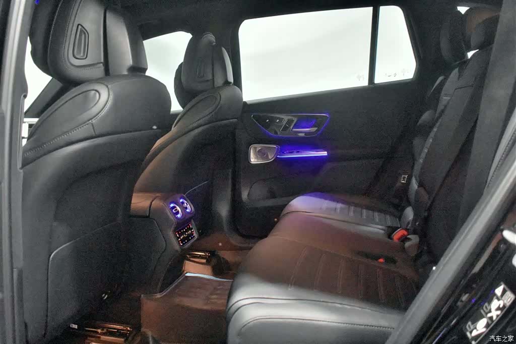 Mercedes-Benz GLC, 2023 10
