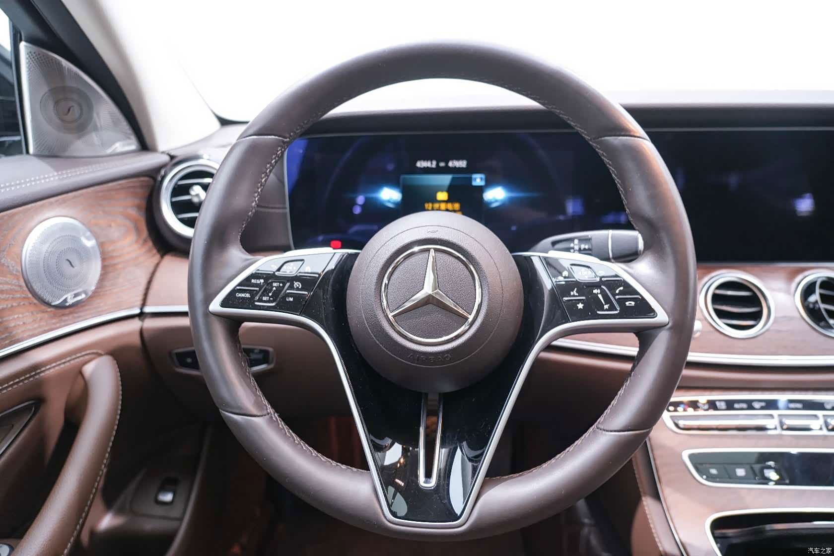 Mercedes-Benz E-Class, 2025 16