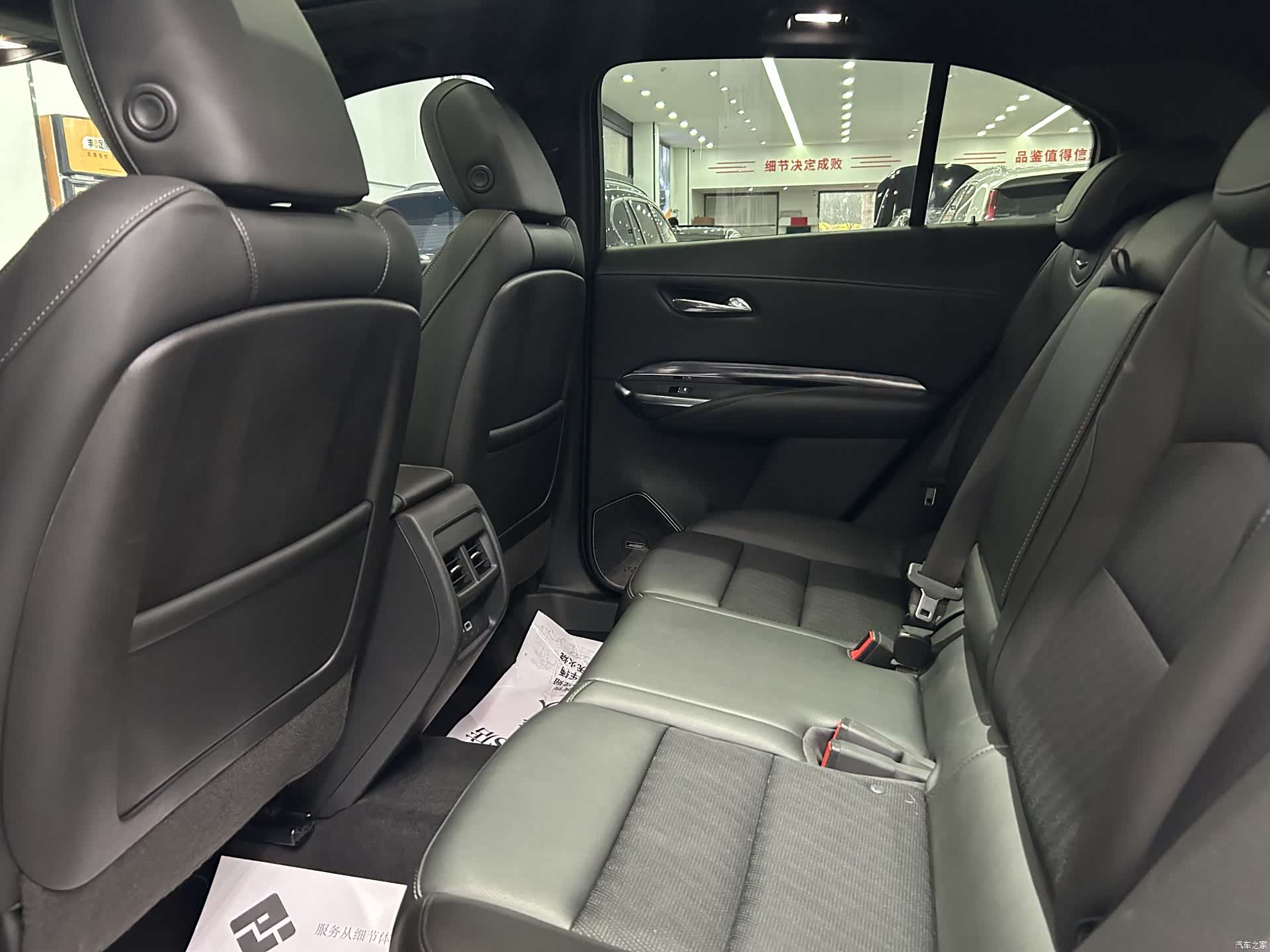 Cadillac XT4, 2021 10