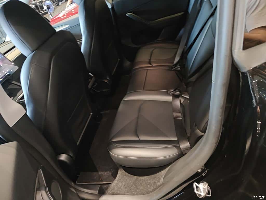 Tesla Model Y, 2023 17