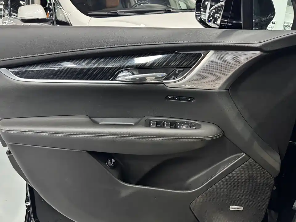 Cadillac XT6