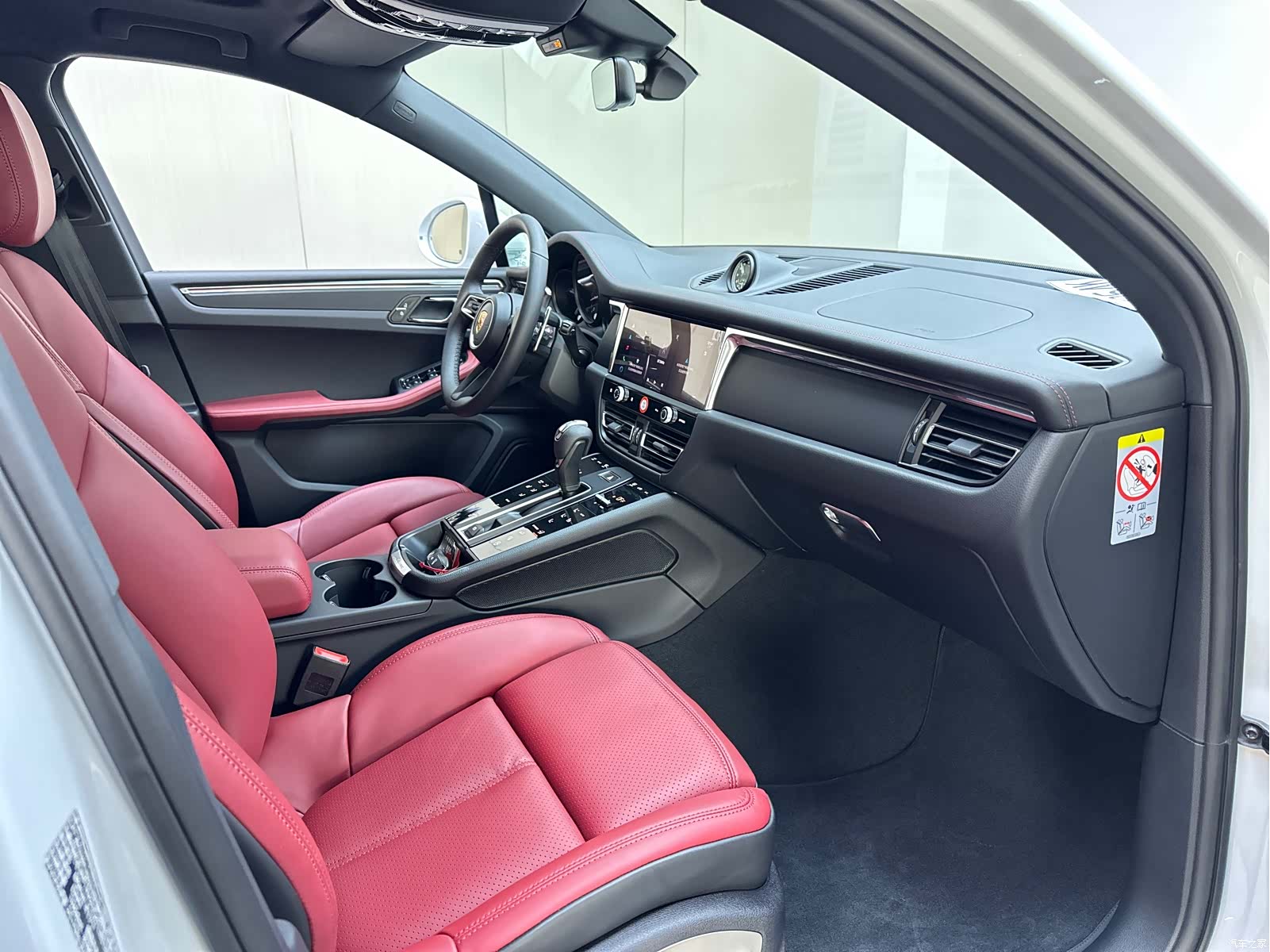 Porsche Macan, 2026 11