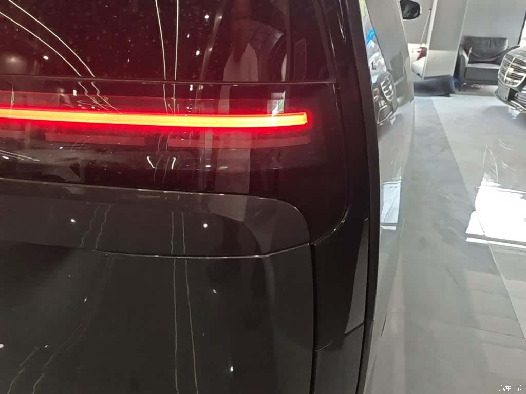 Li Auto MEGA, 2025 8