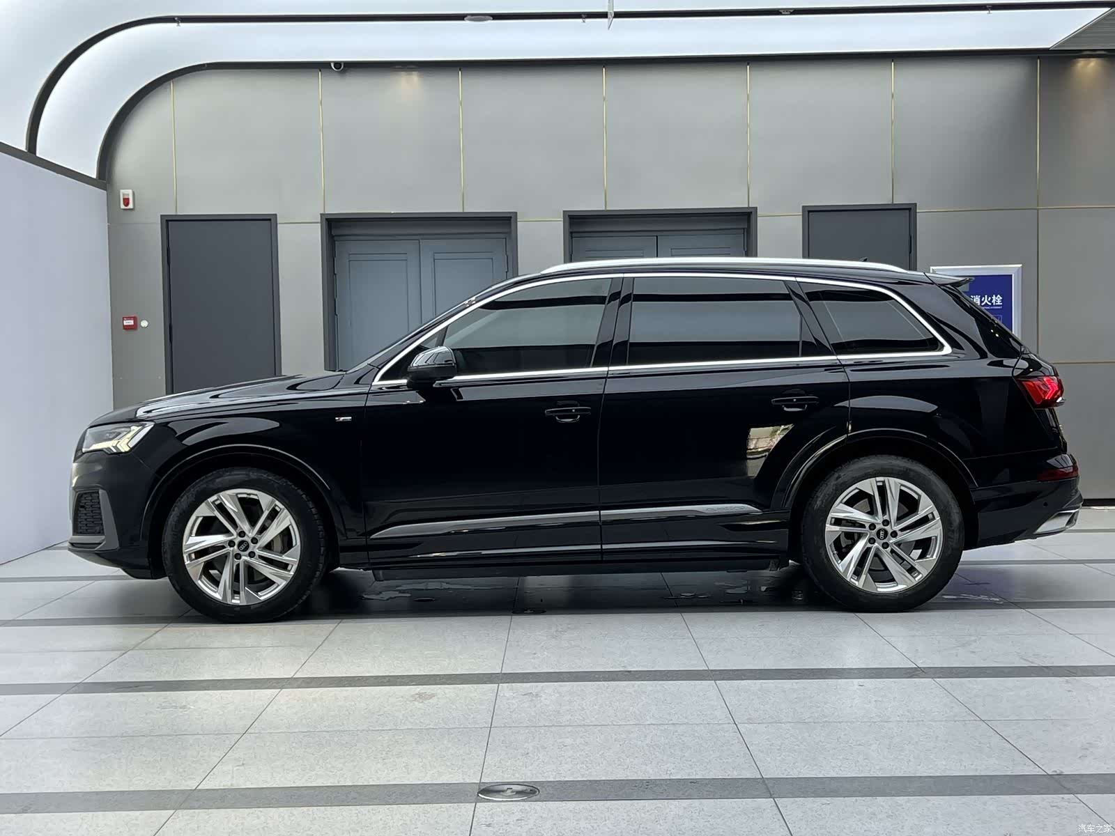 Audi Q7, 2023 6