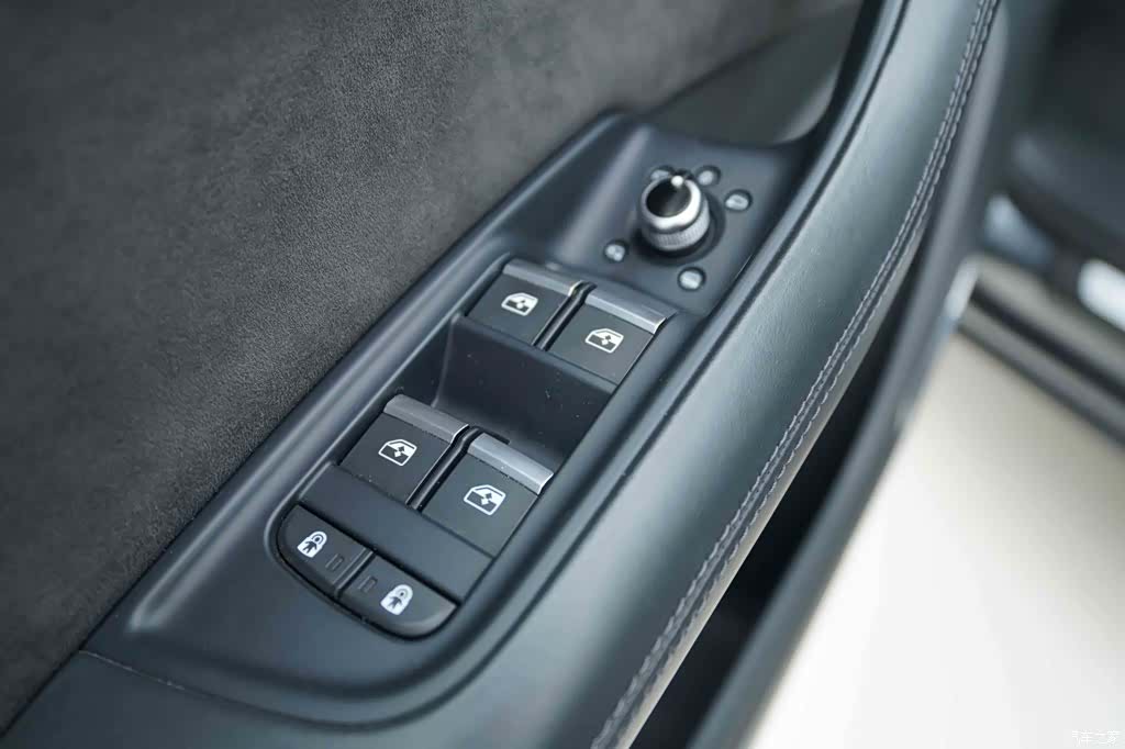 Audi Q7, 2021 11