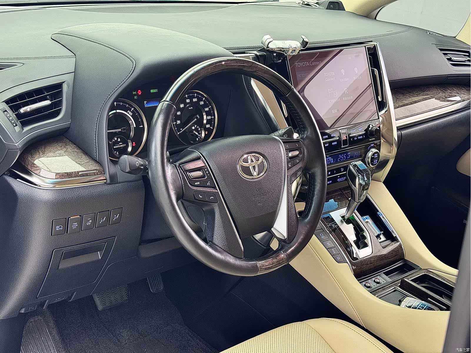 Toyota Alphard, 2022 14