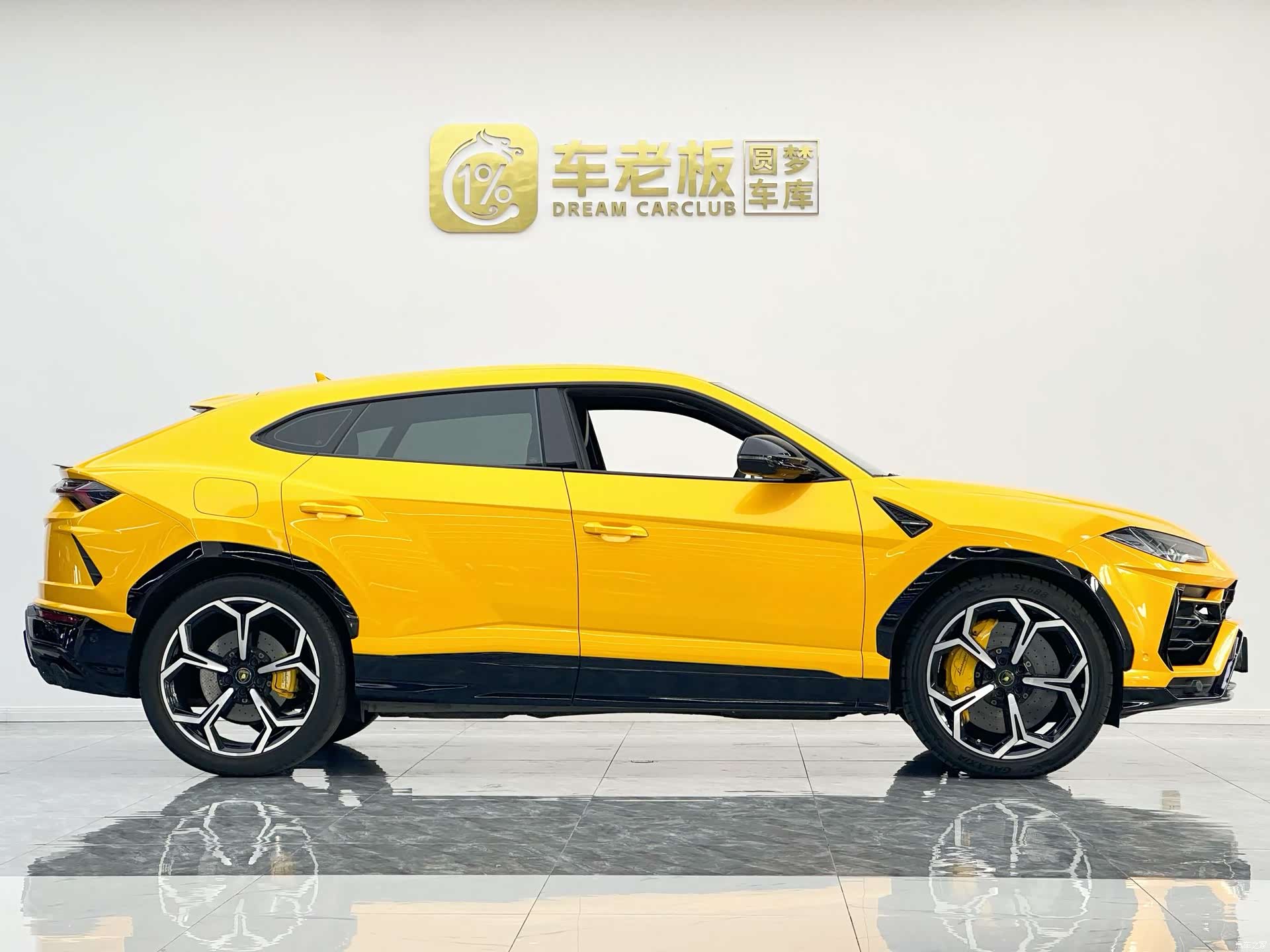 Lamborghini Urus, 2023 4