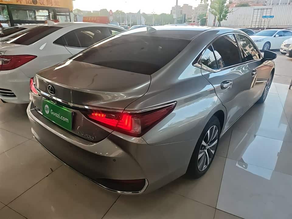 Lexus ES