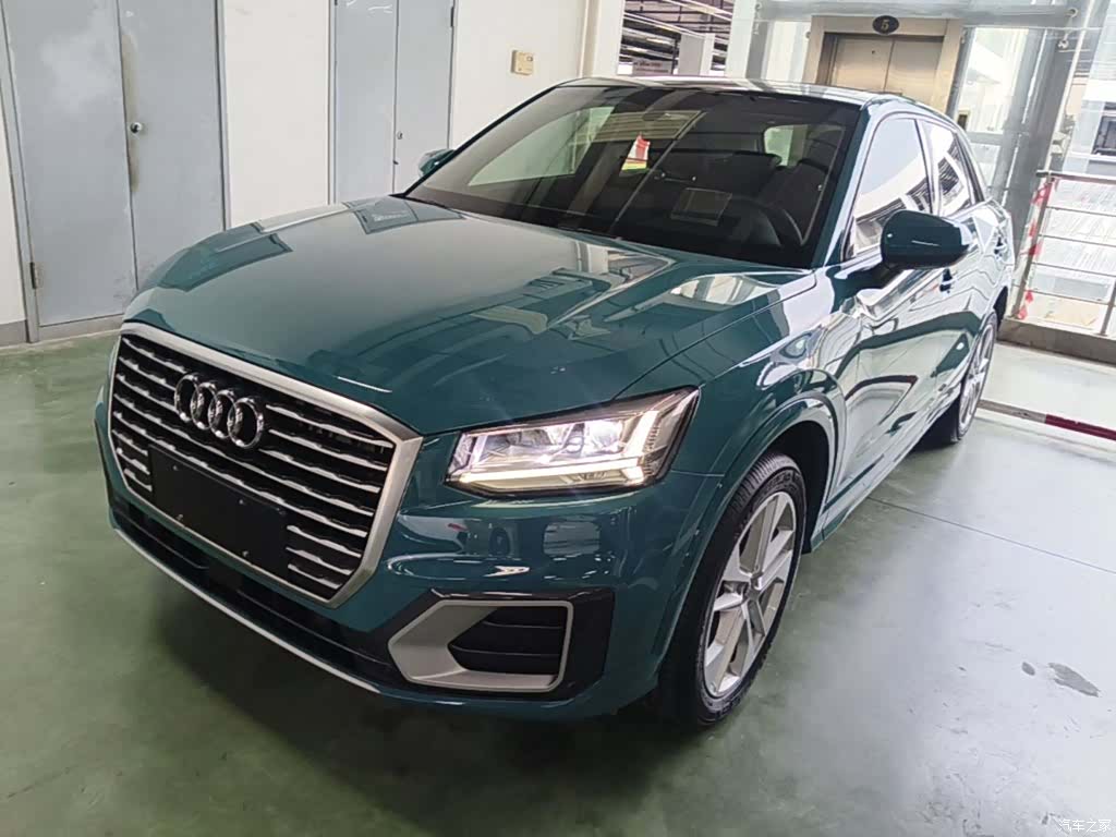 Audi Q2L, 2018 2