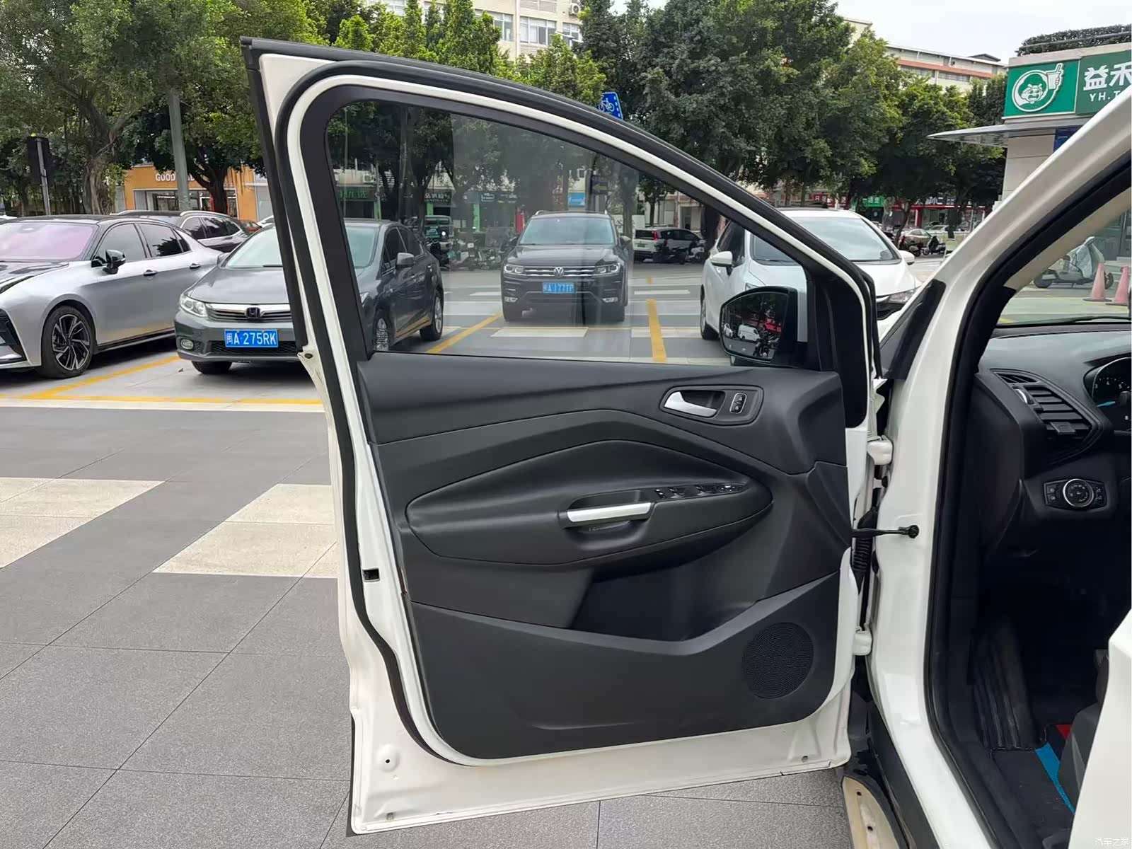 Ford Kuga, 2018 11
