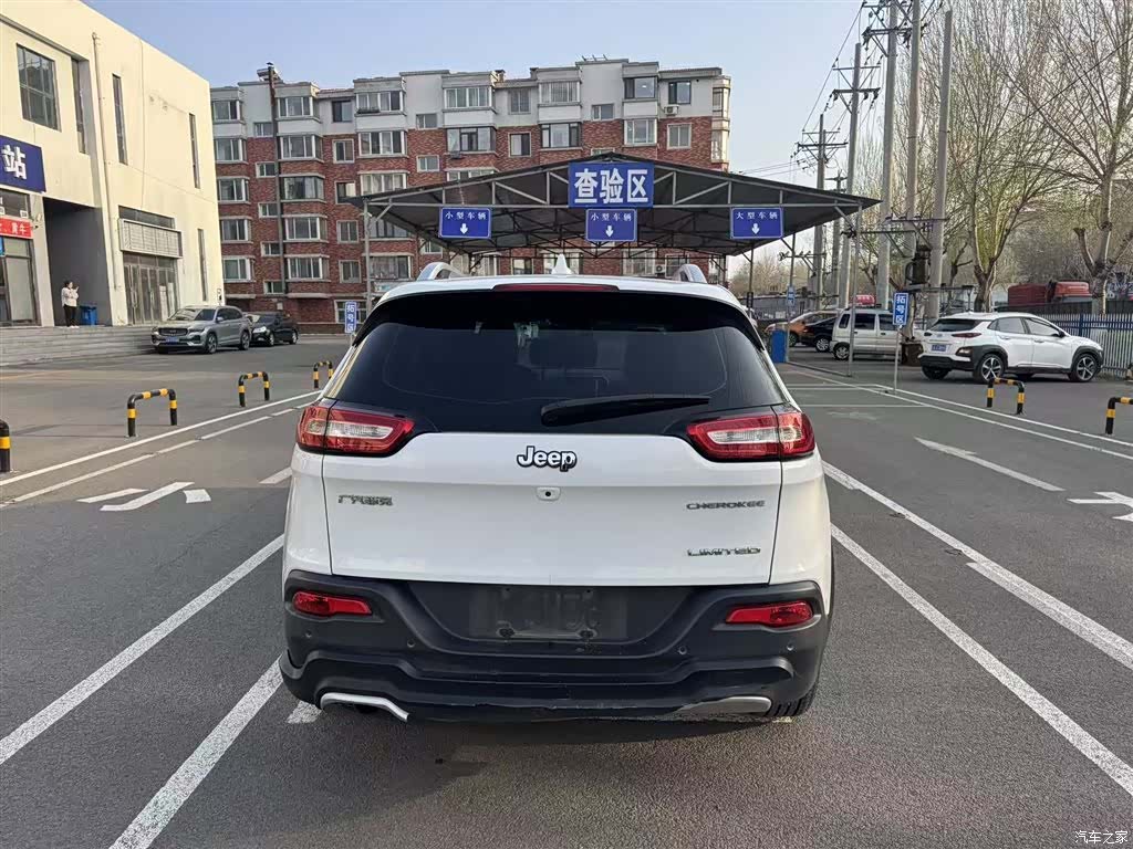 Jeep Cherokee, 2018 4