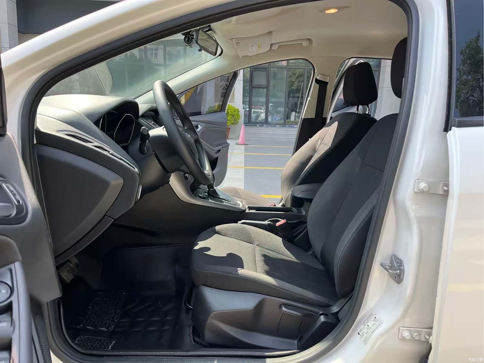 Ford Focus, 2019 12